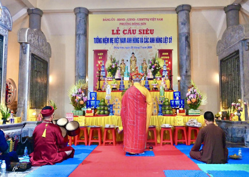 Đại lễ cầu siêu tưởng niệm Mẹ Việt Nam Anh hùng và các Anh hùng liệt sĩ tại phường Đông Sơn
